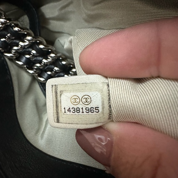 Authentic chanel bag - Picture 8 of 10